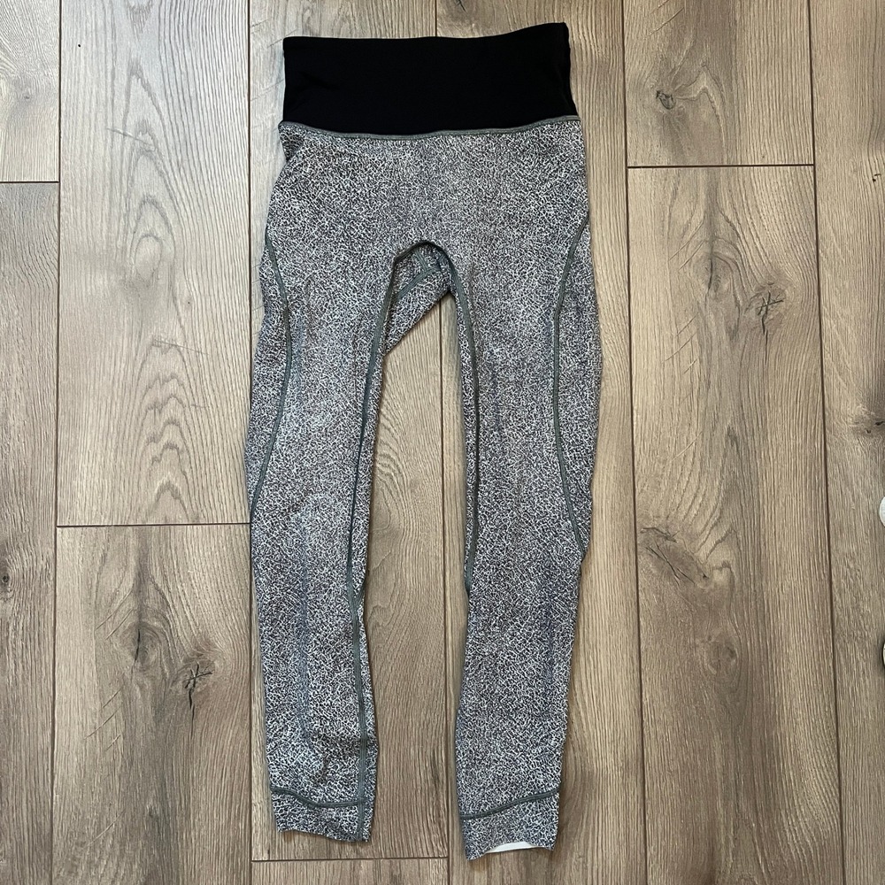 Lululemon Speed Up Tight 28 Black White Static Crackle Print Leggings Size 4